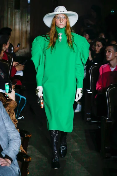 Look 4